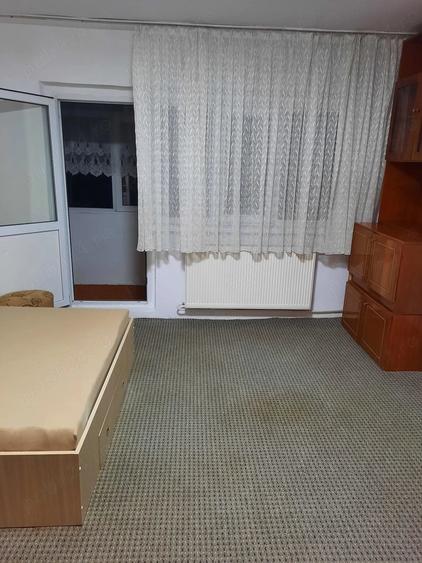 Garsonieră decomandată în Lunei