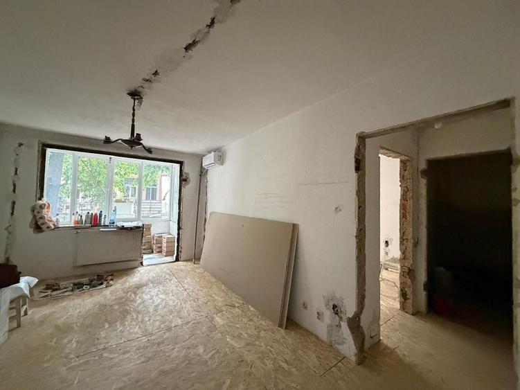 Apartament cu 2 camere semidecomandat, mobilat în Grivița