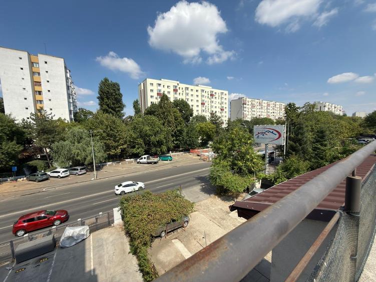 Apartament cu 3 camere decomandat în Berceni