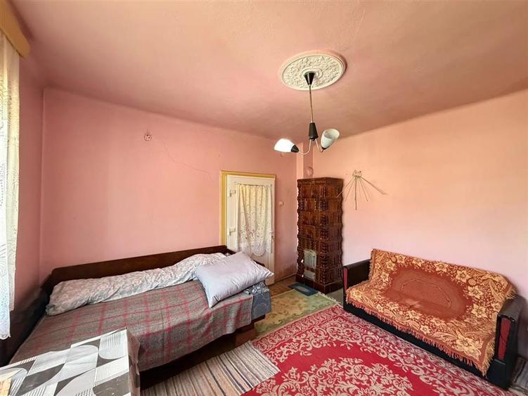 Casă cu 3 camere cu Teren 1240 Mp în Ineu