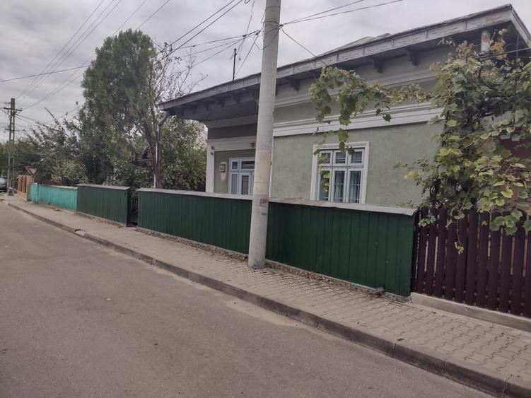 Casă individuală cu 4 camere cu Teren 1540 Mp în Central