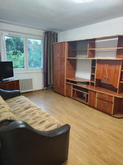Apartament cu 2 camere semidecomandat, mobilat în Berceni