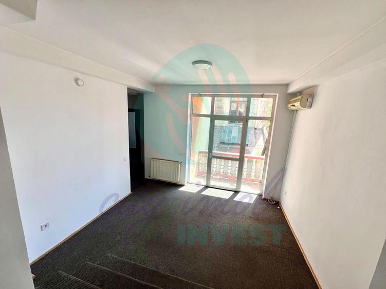 Apartament cu 5 camere semidecomandat în Parcul Carol