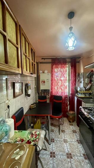 Apartament cu 2 camere semidecomandat, mobilat în Trivale