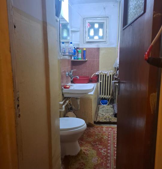 Apartament cu 3 camere semidecomandat în Groapa