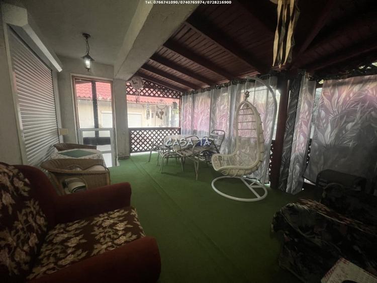 Casă cu 9 camere cu Canalizare în Central