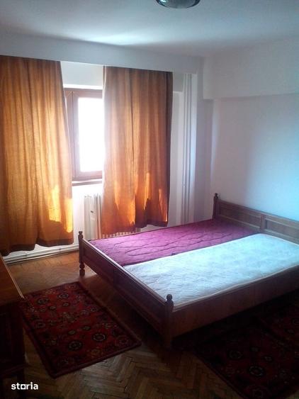 Apartament cu 4 camere decomandat în Central