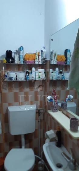 Apartament cu 3 camere semidecomandat, mobilat în Central