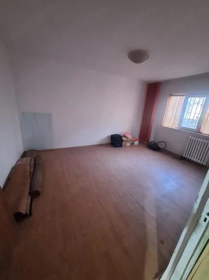 Apartament cu 3 camere decomandat în Inel II
