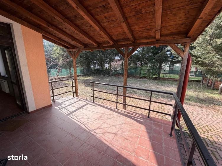 Casă cu 4 camere în Central