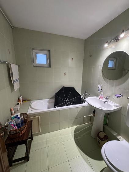 Apartament cu 3 camere decomandat în Berceni