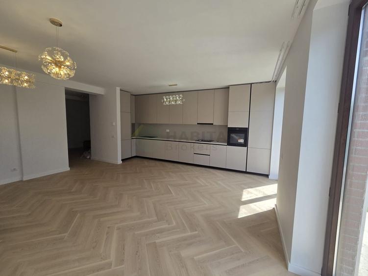 Apartament cu 4 camere, mobilat în Tunari