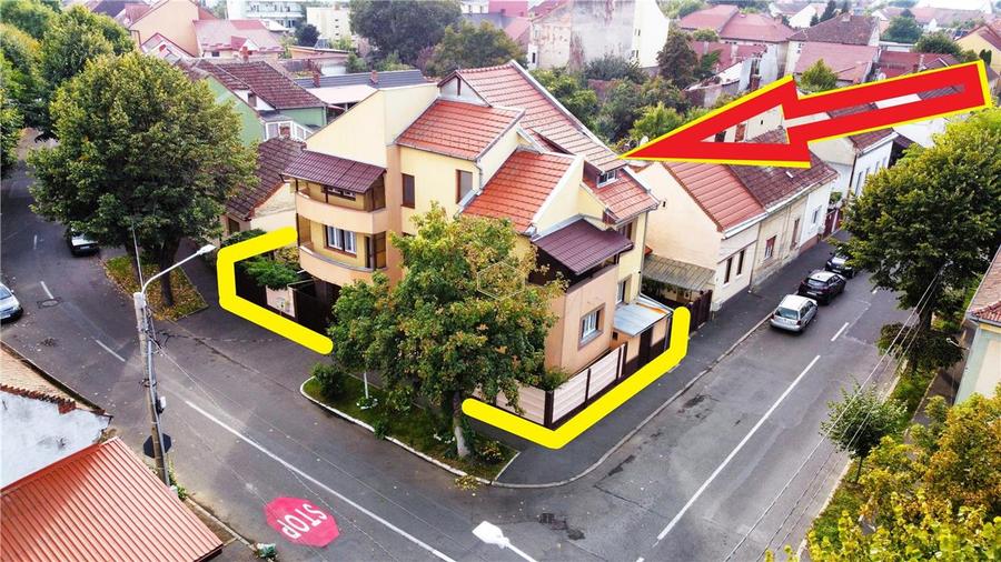 Casă individuală cu 7 camere cu Canalizare în Central