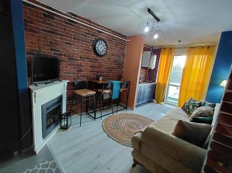 Apartament cu 2 camere semidecomandat în Podu Roș