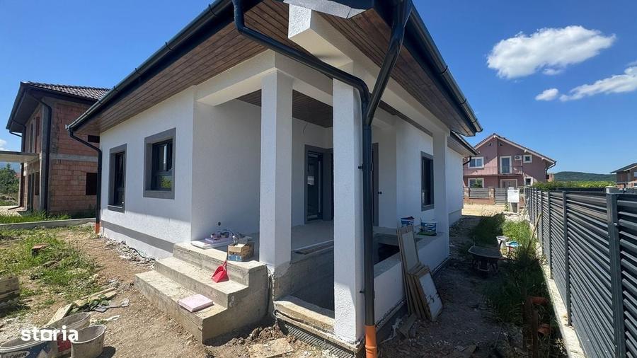 Casă cu 4 camere cu Teren 560 Mp în Cristian