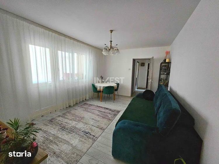 Apartament cu 3 camere semidecomandat în Podu Roș