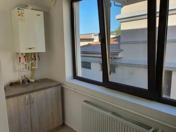 Apartament cu 3 camere decomandat, mobilat în Titan