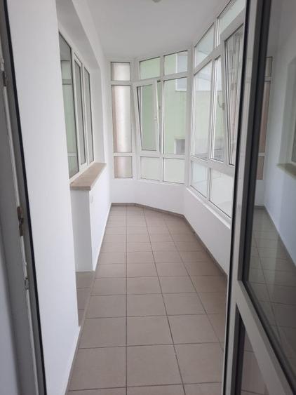Apartament cu 3 camere decomandat în Peninsula