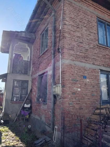 Casă cu 6 camere cu Teren 300 Mp în Central
