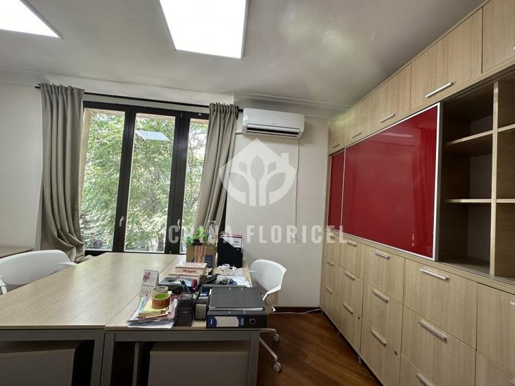 Apartament cu 5 camere decomandat în Calea Victoriei