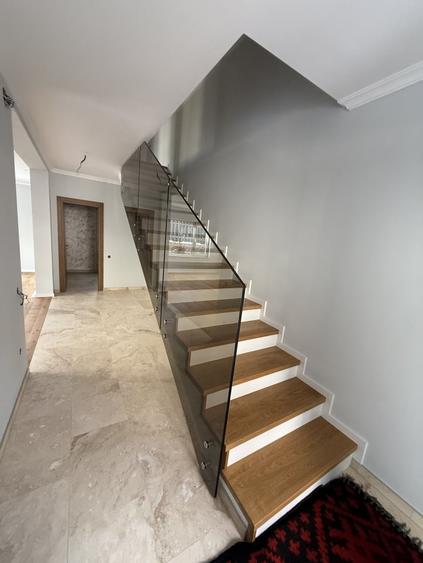 Duplex cu 5 camere cu Canalizare în Iris