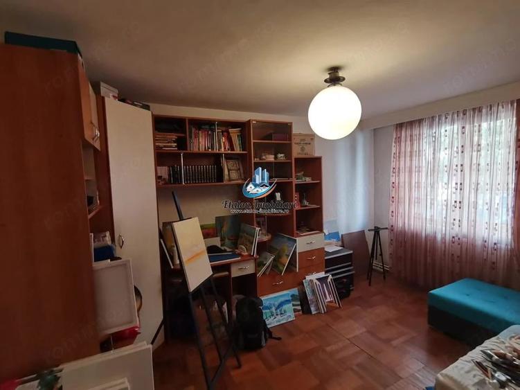 Apartament cu 3 camere decomandat în Sud