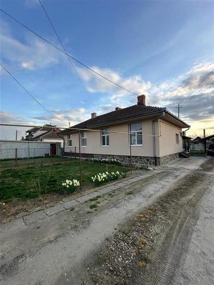 Casă cu 3 camere cu Teren 515 Mp în Est