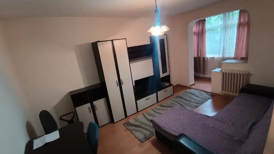 Apartament cu 2 camere decomandat în Podu Roș