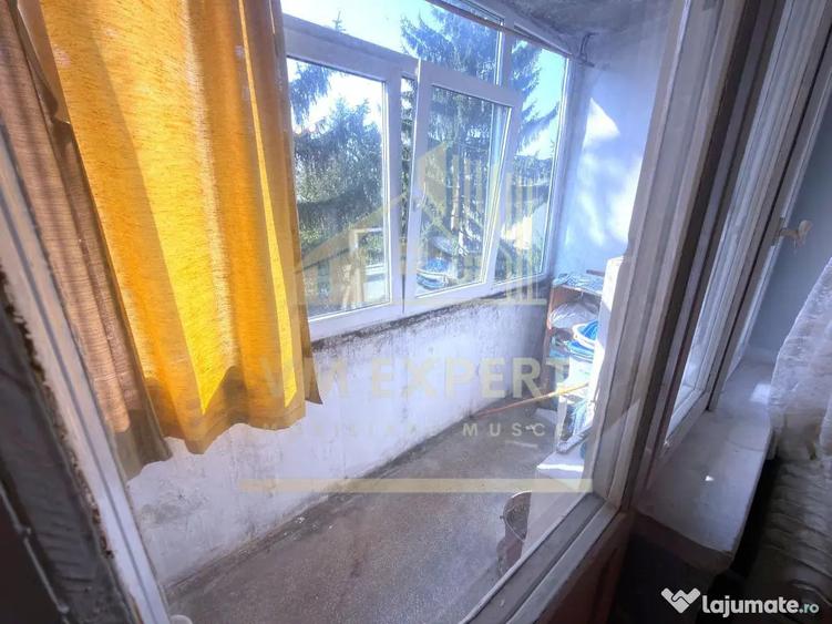 Apartament cu 3 camere semidecomandat în Central