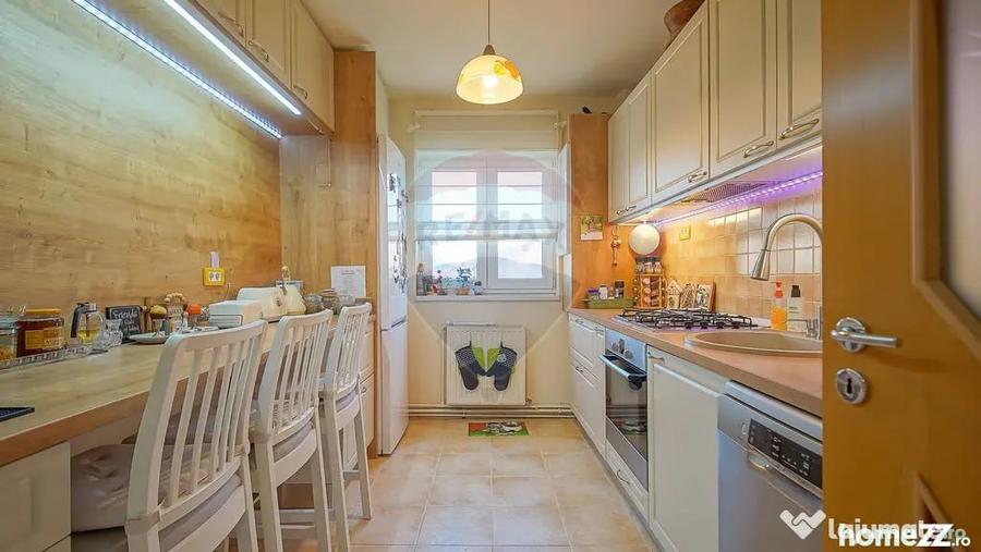 Apartament cu 3 camere decomandat în Răcădău