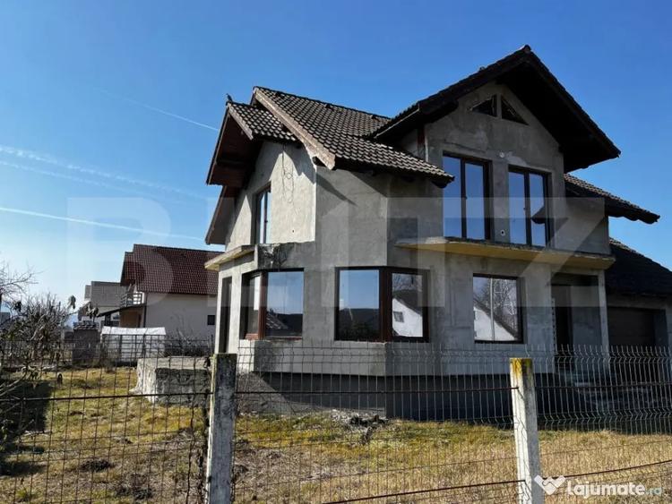 Casă cu 6 camere cu Teren 400 Mp în Beclean
