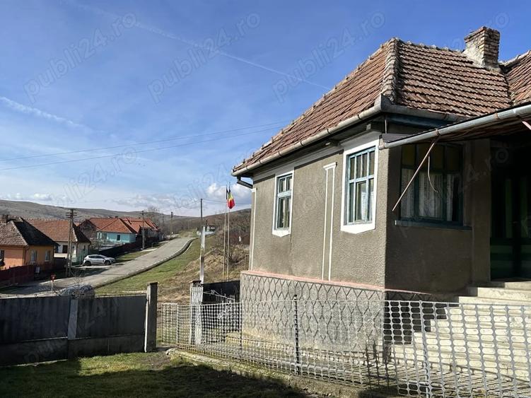 Casă cu 2 camere cu Teren 4022 Mp în Central