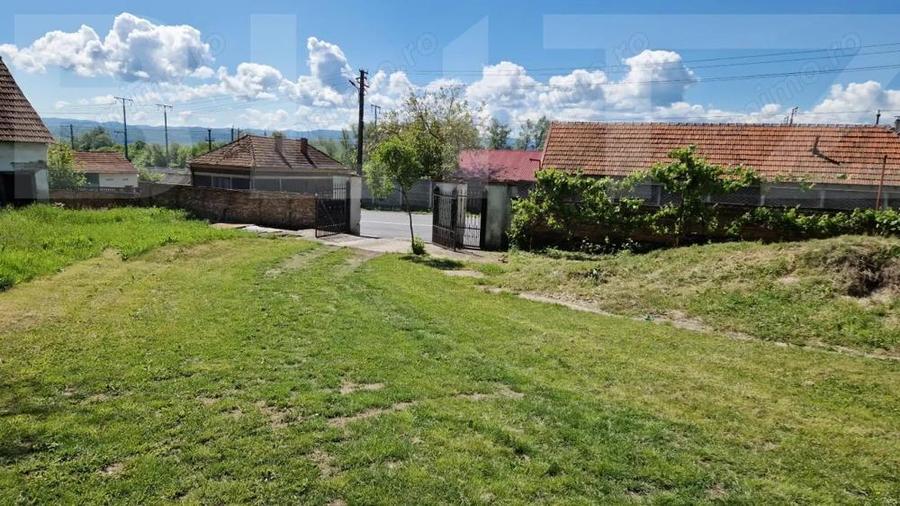 Casă cu 4 camere cu Teren 3166 Mp în Bejan