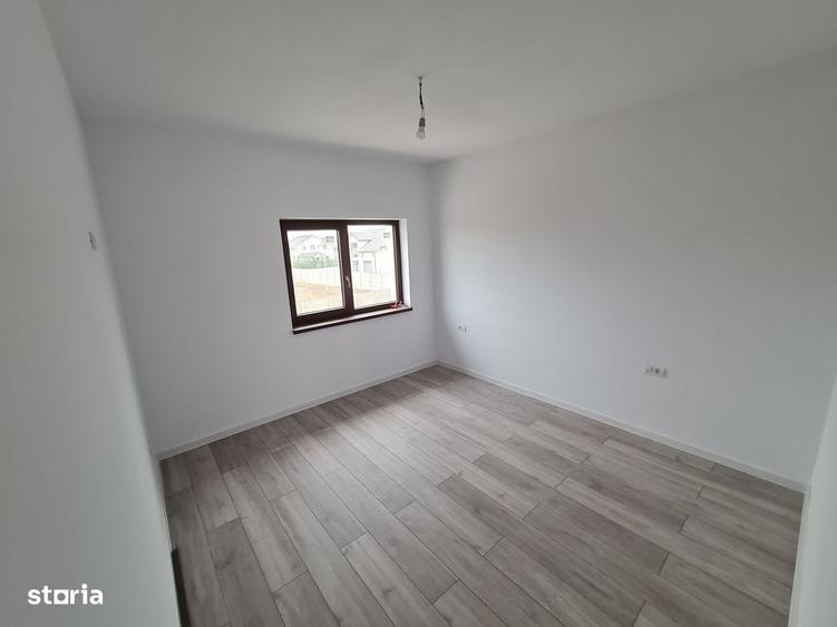 Casă cu 4 camere decomandat în Vladimirescu