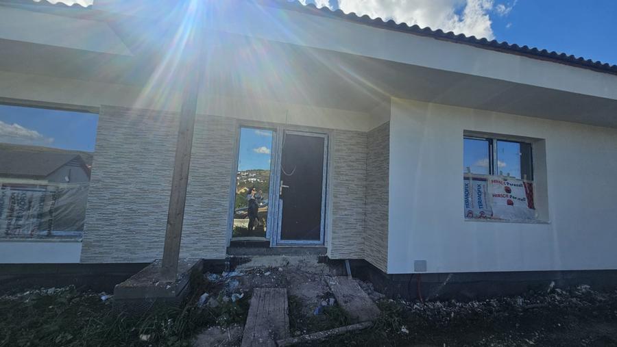 Casă individuală cu 4 camere cu Canalizare în Chinteni