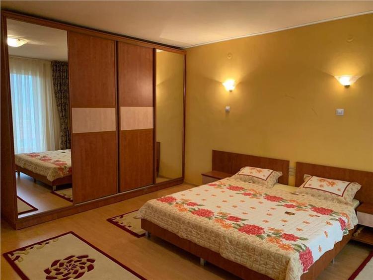 Casă individuală cu 9 camere cu Teren 600 Mp în Gruia
