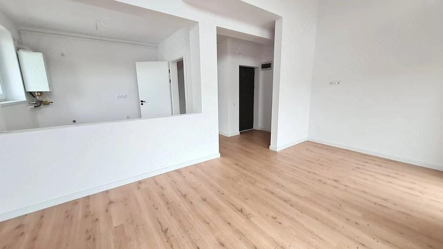 Apartament cu 3 camere semidecomandat în Turnișor