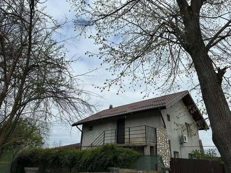 Casă cu 5 camere în Dumbrăveni