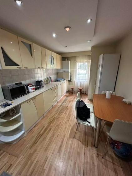 Apartament cu 3 camere decomandat, mobilat în Între Lacuri