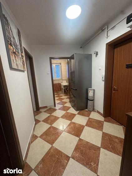 Apartament cu 3 camere, mobilat în Titan
