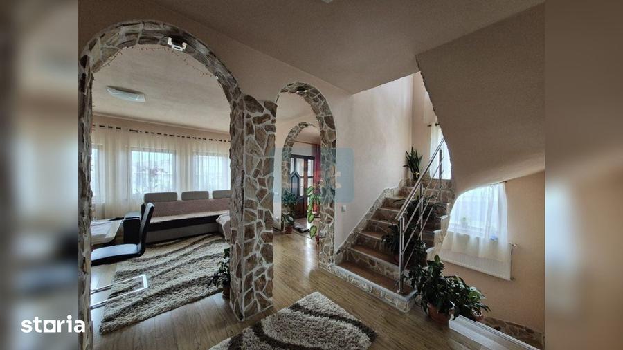Casă cu 6 camere cu Teren 1400 Mp în Apahida