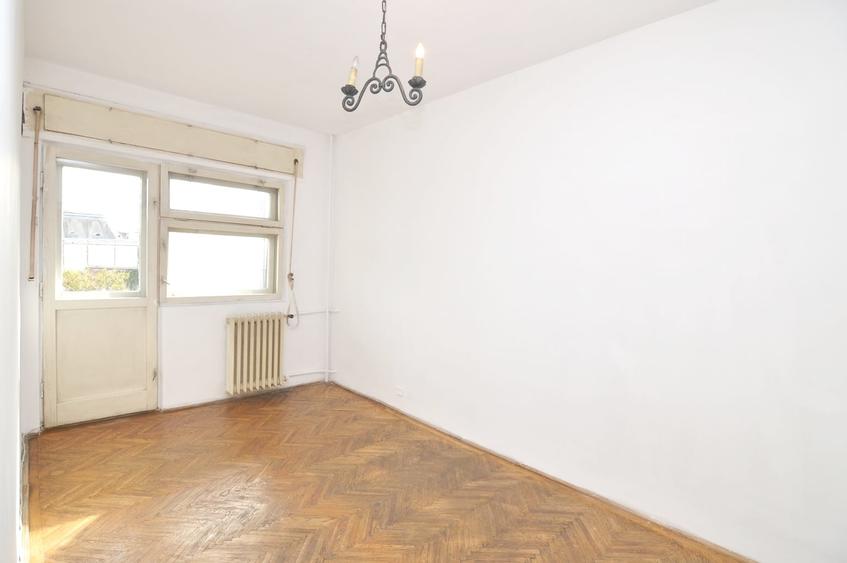 Apartament cu 4 camere semidecomandat în Cișmigiu