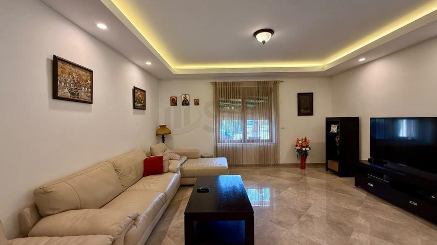 Casă individuală cu 10 camere cu Piscina în Nord