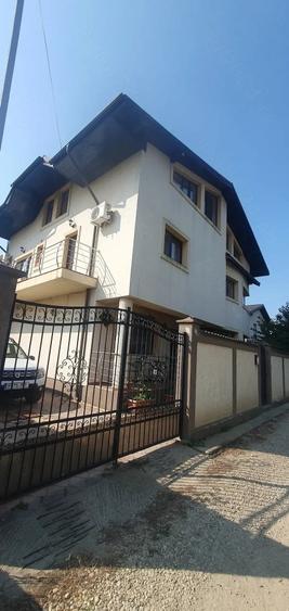 Casă cu 6 camere cu Teren 500 Mp în Berceni