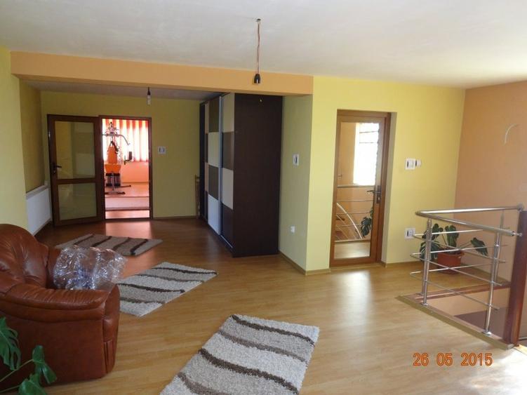 Casă individuală cu 5 camere cu Teren 1090 Mp în Petrești