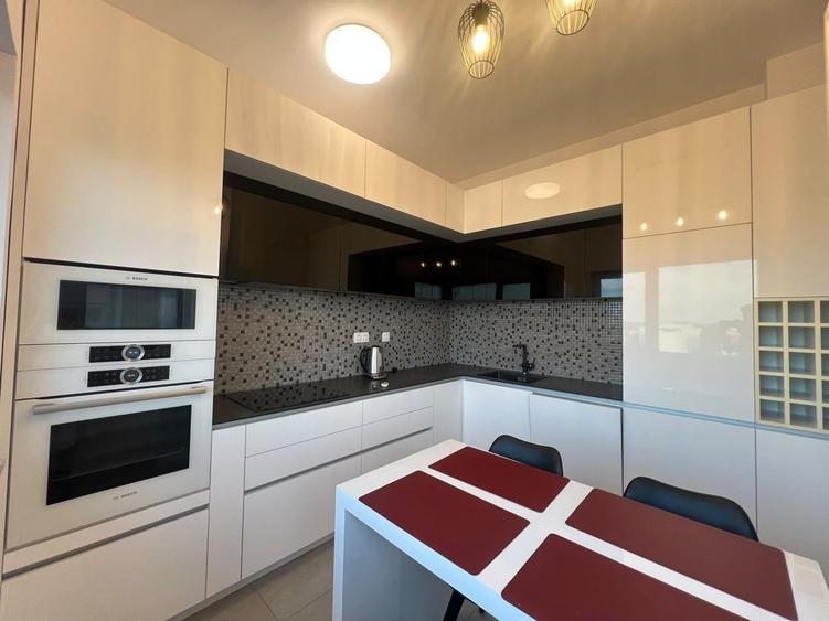 Apartament cu 3 camere decomandat, mobilat în Bună Ziua