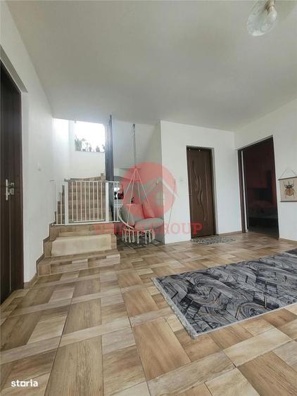 Casă cu 4 camere în Lumina