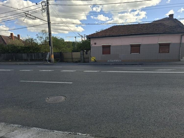 Casă cu 2 camere cu Teren 2800 Mp în Aeroport
