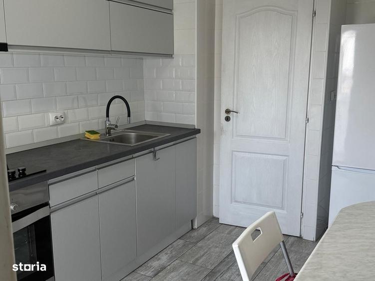 Apartament cu 3 camere decomandat în Micro 4