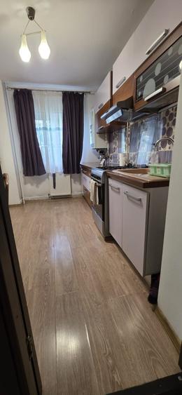 Apartament cu 3 camere decomandat în 1 Mai